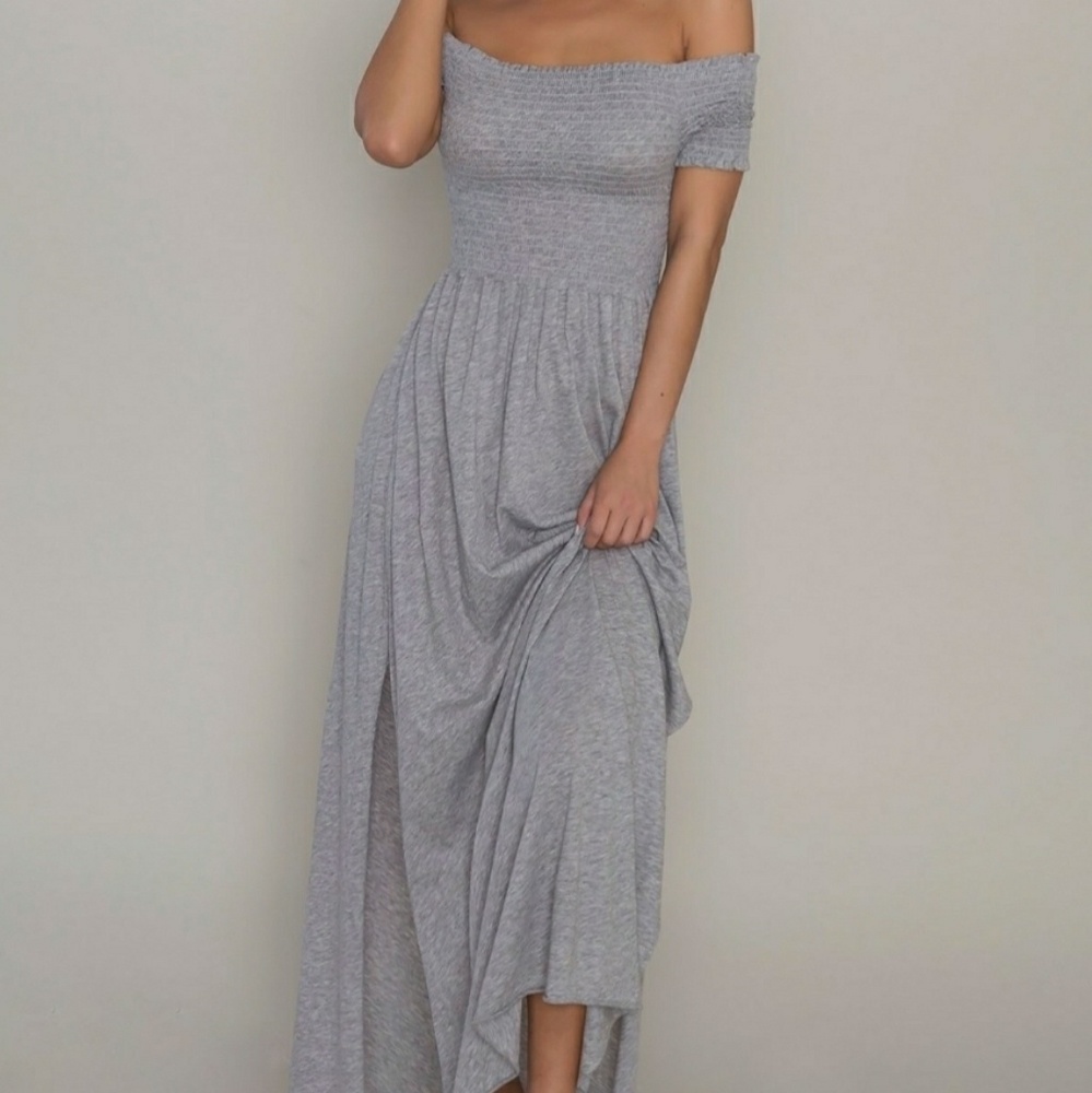 Restocked! 🆕️Smocked Off Shoulder Maxi Dress - Picture 4 of 6